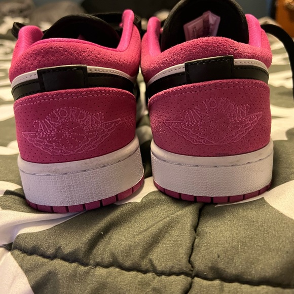 Air Jordan 1 Low SE GS Black Active Fuchsia - Picture 3 of 6